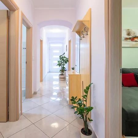 Lovely In With Wifi Apartament