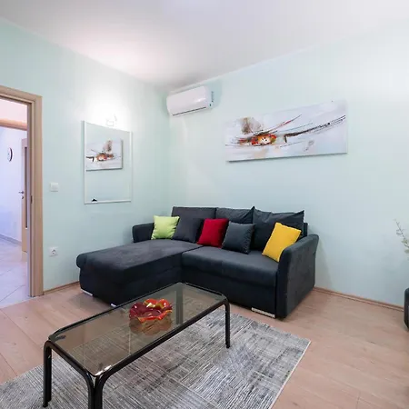 Apartamento Lovely In With Wi-fi Pula