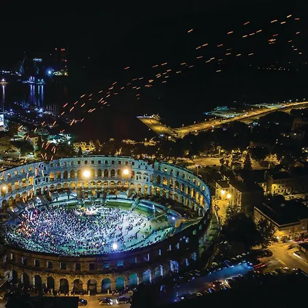 Apartamento Lovely In With Wi-fi Pula