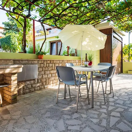 Apartamento Lovely In With Wi-fi Pula