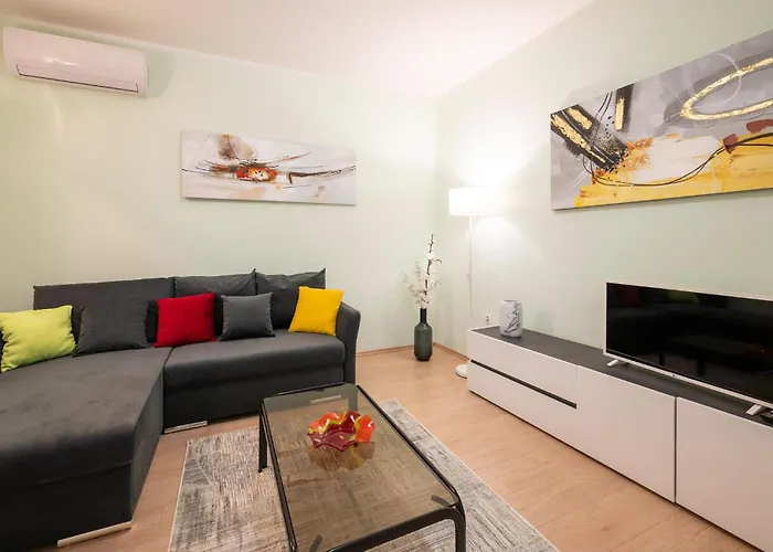 Διαμέρισμα Lovely In With Wi-fi